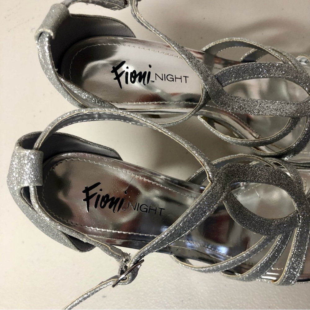 FIONI Night Women's Silver Metallic Glitter Strappy
platform Heels Size 8 EUC - Picture 4 of 10